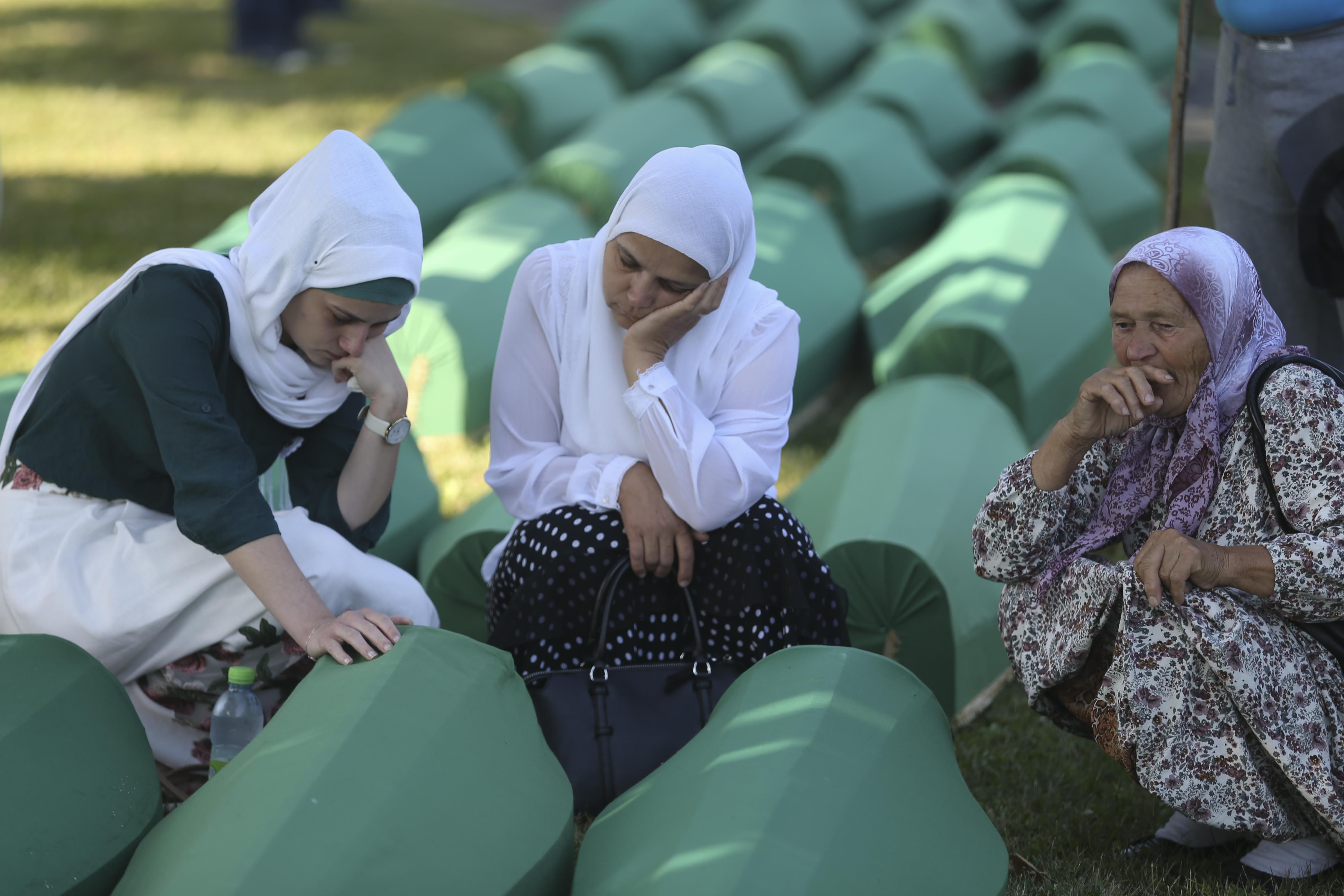 At Srebrenica, Iraq’s Yazidis demand genocide recognition